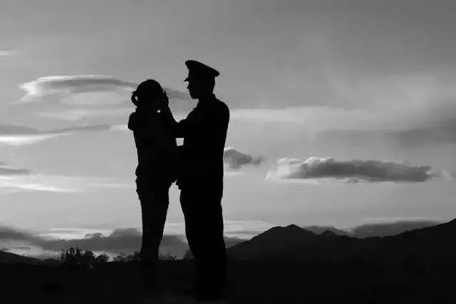 梦见死去多年的朋友回来了,潜意识中的重逢与情感释放 梦见死去多年的朋友回来了,潜意识中的重逢与情感释放