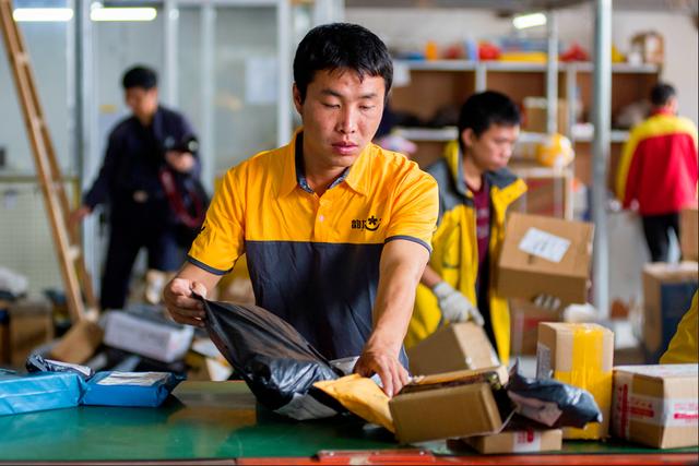 开车2小时,取件收费10元,乡镇农村快递有人配