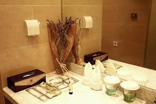 住青岛这家金沙滩旁德式古堡酒店，海滩玩水+喝啤酒这才叫夏天！