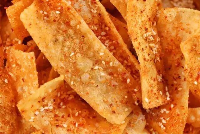 馄饨皮不止能包馄饨,教你新做法,小零食解决啦!