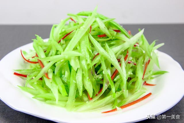 大厨教你凉拌西芹做法