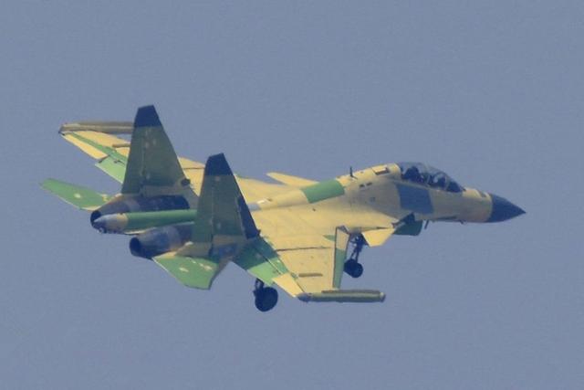 曾击败F22的舰载机,如今现身中国航母甲板,美