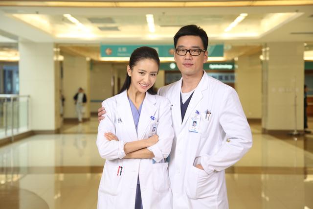 圈中长相“贵气”的男星,拍戏自带私人订制服装,天生演不了穷人