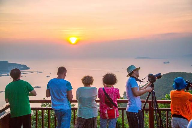 三亚，北纬18℃的蔚蓝，总能将冬天过成夏天！