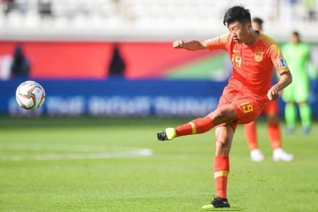 尴尬!24岁国足新人展示世界级停球,而30岁老国