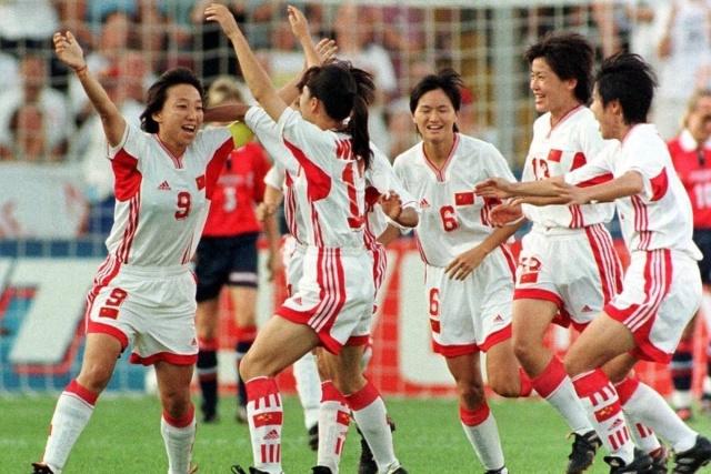 分工!男足负责挣钱,女足负责挣脸,球迷:符合中