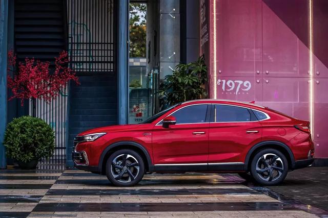 一个配爱信8AT,一个有沃尔沃背书,长安和吉利谁更“溜”?