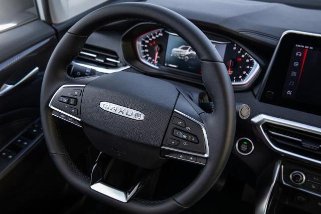 能坐8人第三排毫无压力，这辆MPV起价据说不到9万