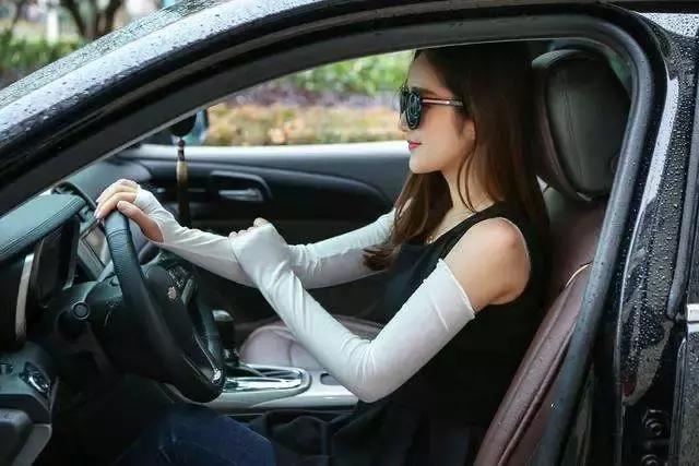 女司机比男人开车更安全更靠谱