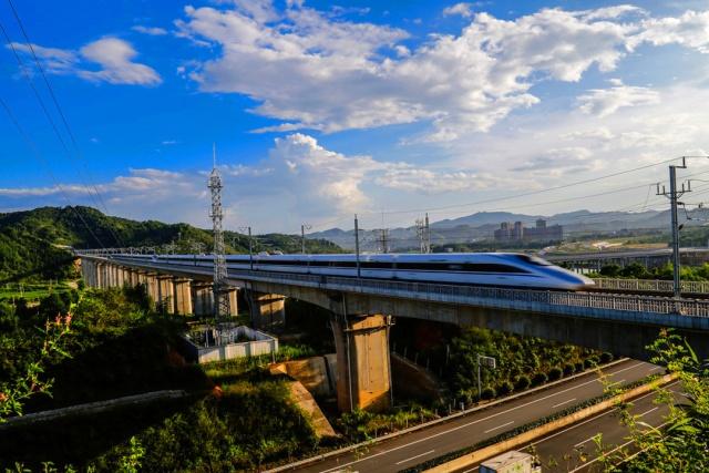 中国最长的高铁线路,全长2300公里,斥资4200亿元打造