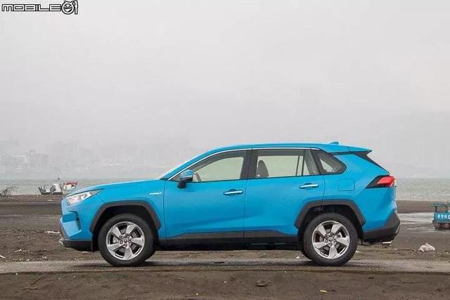 实拍 | 全新丰田RAV4“迈阿蓝”，没有了小书包还能再辉煌？