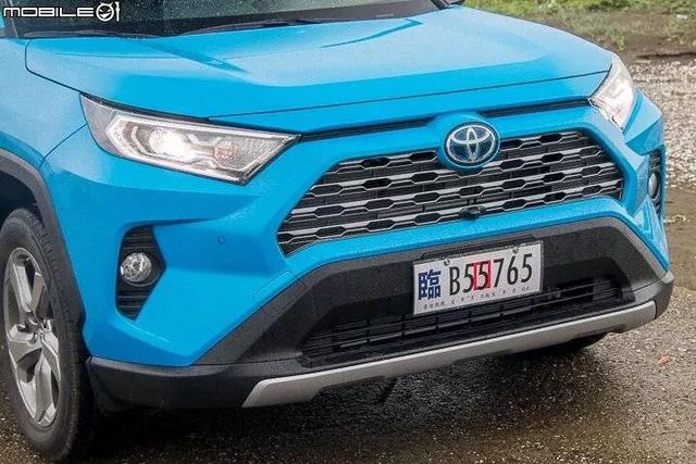 实拍 | 全新丰田RAV4“迈阿蓝”，没有了小书包还能再辉煌？