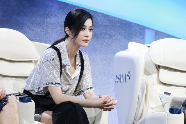 他们出生于不同地区，却在同一所明星学校念过书！