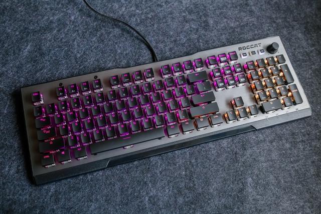 轴加持,德国冰豹打造高颜值爽手感电竞吃鸡键