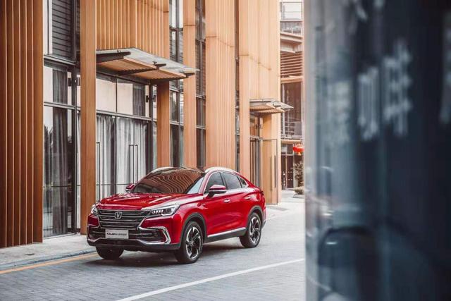 既有才华又有颜值,这样的长安CS85 COUPE年轻人谁不爱?