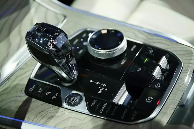 BMW X7售100万元起,BMW正式开启大型豪华车之年