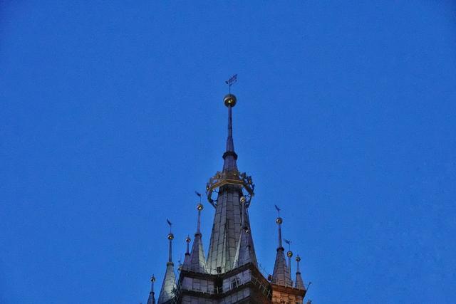 克拉科夫最美麗教堂 塔樓卻一高一矮