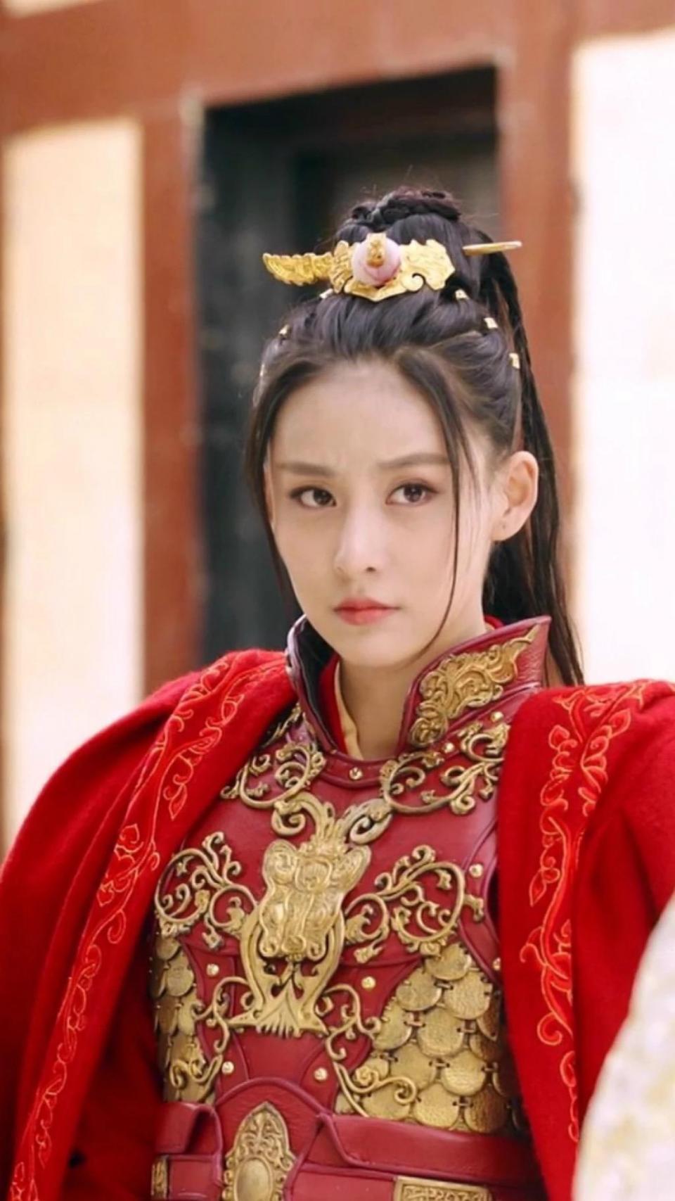 曾经女神的她突然改名字,网友感叹改不改都不