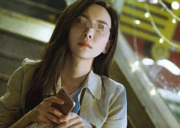 美女婆家受委屈回娘家大哭,不料老妈不干了,下秒直接打上了门视频