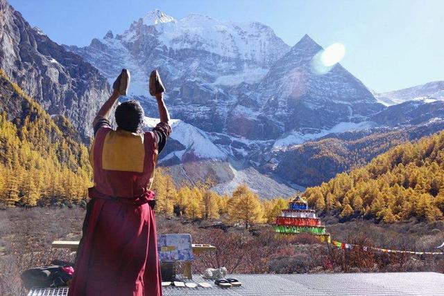 每一座山都是一位神佛的领地,藏族人为什么愿意用一生去转山朝圣