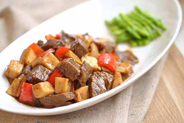 黑椒杏鲍菇牛肉粒