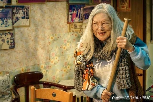 李小龙曾许诺照顾她一辈子，打60元硅胶烂脸，68岁患癌放弃治疗
