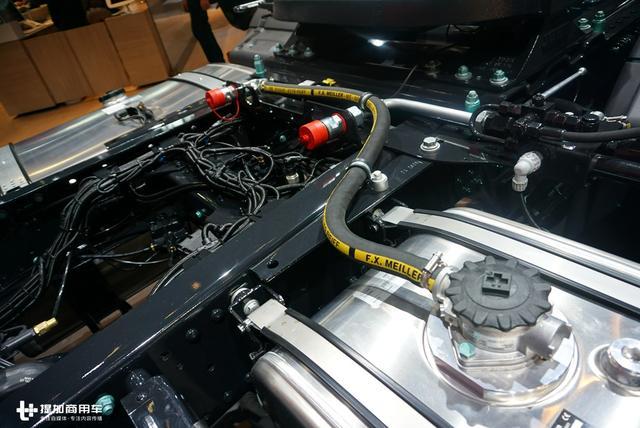 随时切换全驱的卡车，霸气的大件牵引，2019Bauma展曼恩展车实拍