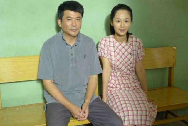 61岁孙淳全家近照，妻子患病30年不离不弃，如今的他魅力十足