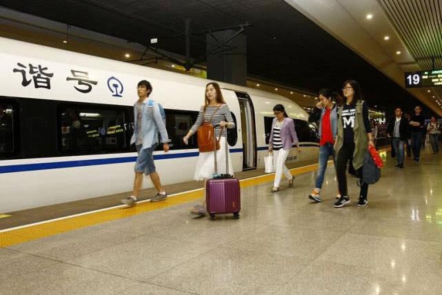 一列高铁就要上千亿, 要跑多久才能回本? 答案