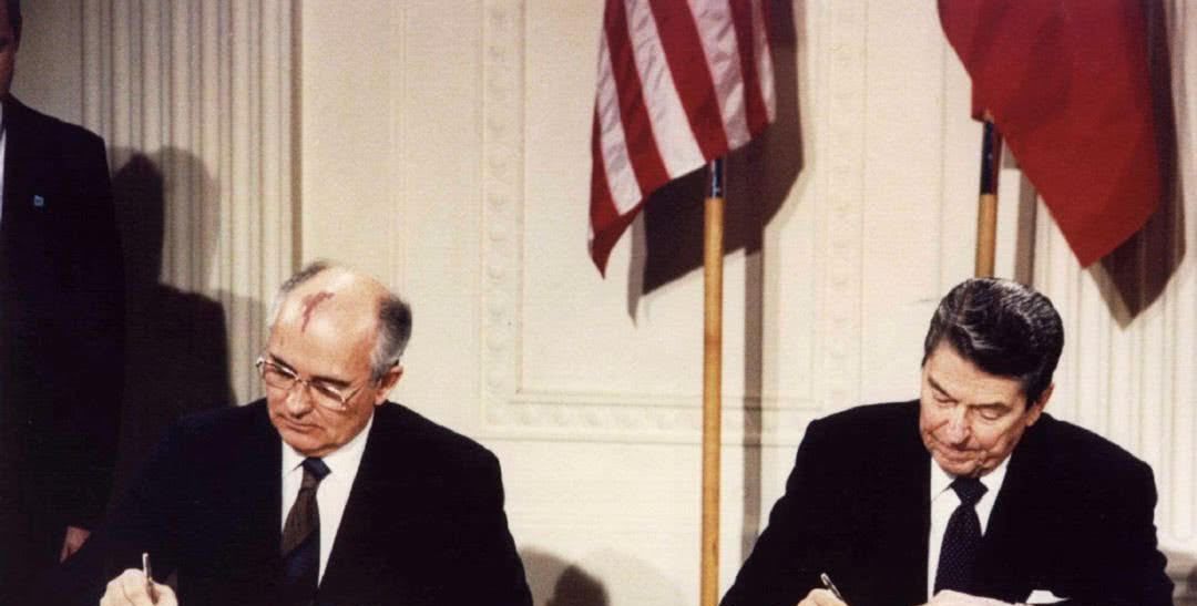 特朗普退出中导条约,却说是与中国相关!戈尔巴