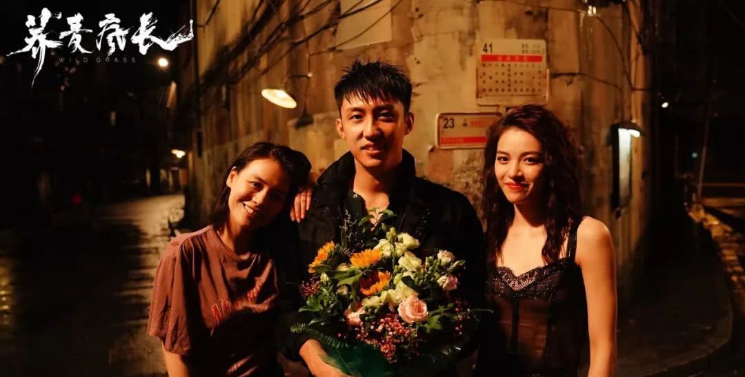 5月25日,黄景瑜出演由陈正道监制,徐展雄导演及编剧的电影《荞麦疯长