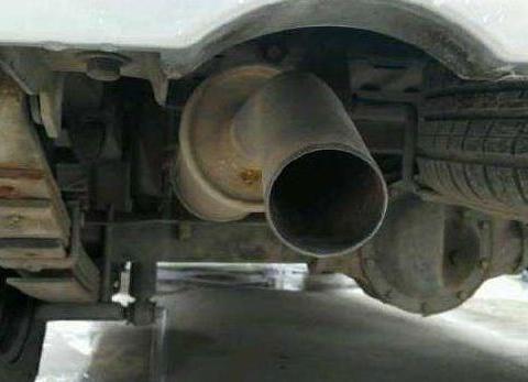 修车师傅偷偷提醒：不管新车旧车，排气管加块铁，最少月省一箱油