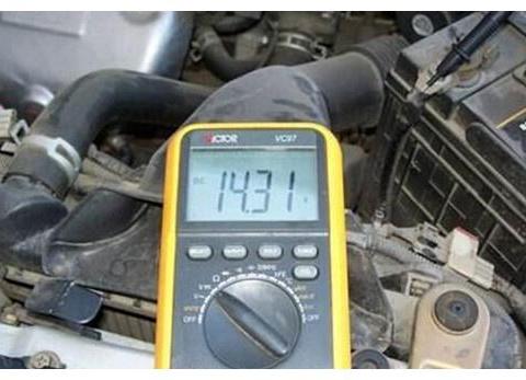 测电瓶正负极有17千欧电阻，不能直接打火，什么原因？