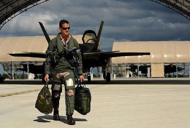 歼20飞行员视力到底有多好?仅这一项测试,85