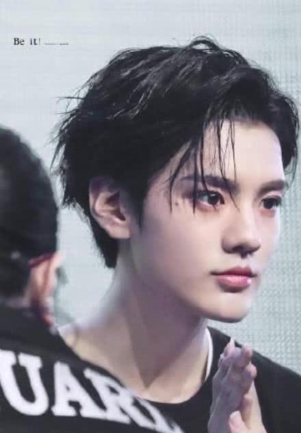 纷染回黑发,木子洋帅一脸,林彦俊神颜,毕雯珺撕