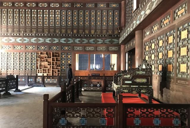 故宫半解之乐寿堂容易被忽视的奢华，围栏用玉、门窗用景泰蓝装饰