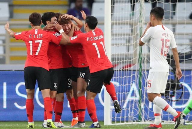 亚洲杯中国男足0比2韩国失榜首 中国1\/8决赛战