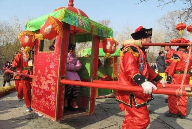 张居正乘坐32人抬的大轿，是真的吗?...