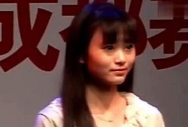 明星出道前照片,沈月还行,杨超越忍了,鞠婧祎忍无可忍