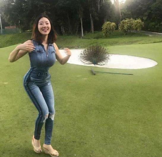 被刘强东带火的蒋聘婷有奶茶妹妹漂亮吗?