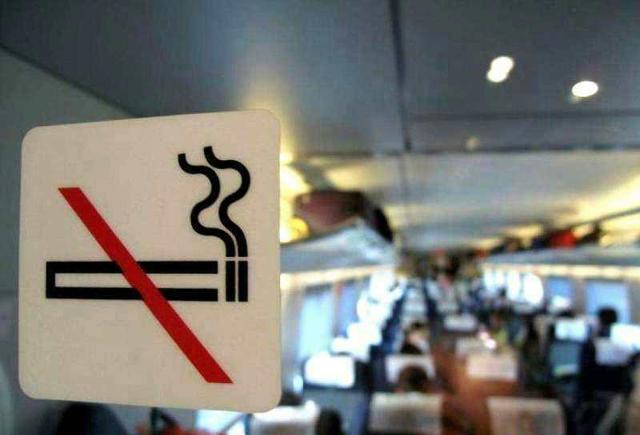 沈阳铁警处罚在高铁厕所吸烟旅客:半年内限乘高铁