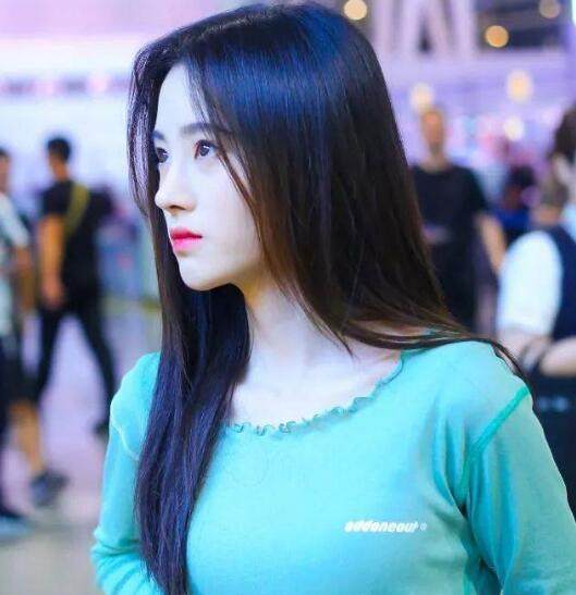 一向被人吐槽身材太平的鞠婧祎怎么变化突然这么大呢?