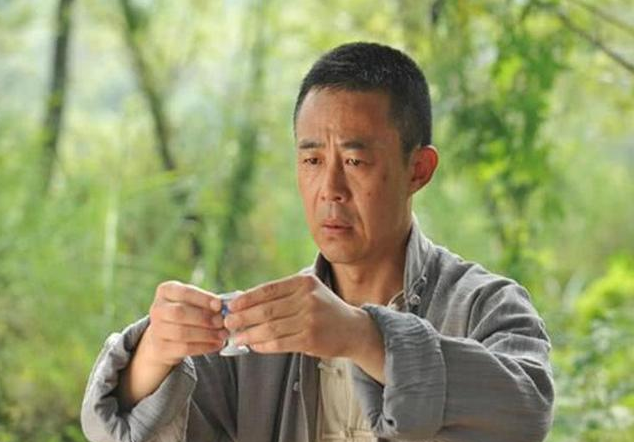 侯勇的三任妻子，一个比一个貌美，网友：活成这般也无憾了