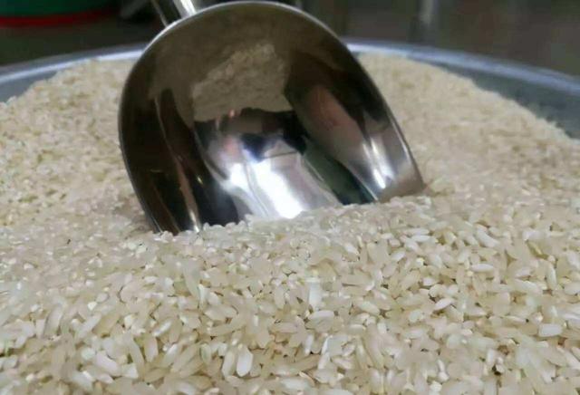 怎样挑选优质大米?天天吃饭,不见得你会选米!