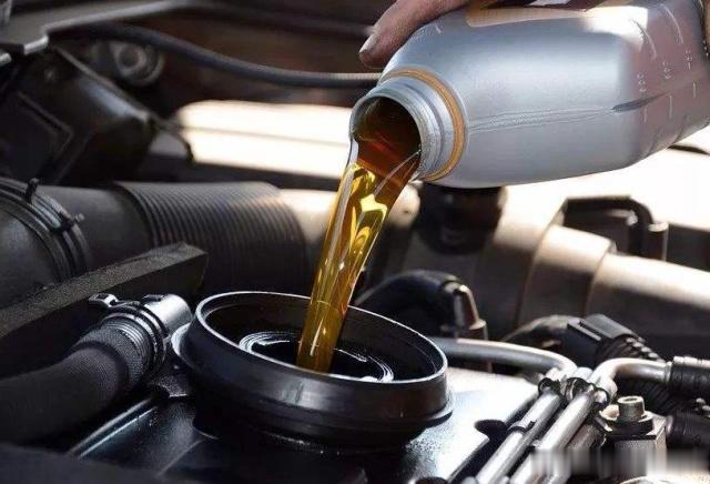 新车5000公里换机油是骗局？修车师傅：不想经常去修车就听我的！