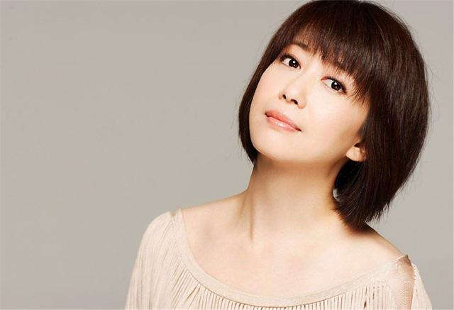 49岁孟庭苇生活近照，嫁圈外富豪老公9年离婚，气质优雅容颜未老