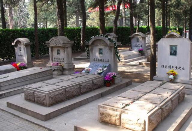 八宝山公墓墓号,被祭拜最多的是谁?很多人都猜不到!