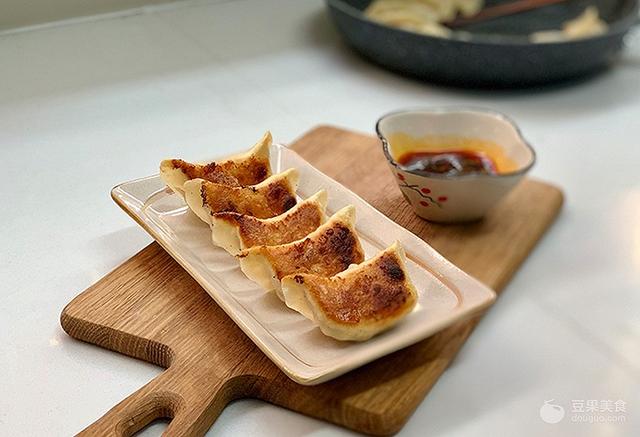做法火锅生煎饺的鱼丸玉米包心猪肉图片