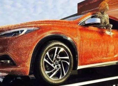 贴了数万铜钉的车，再也不怕碰瓷，网友表示真是人才