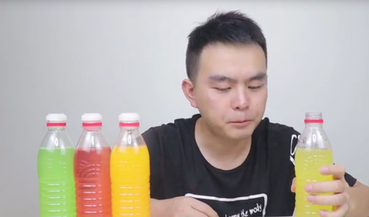 泰国的一款网红瓶盖,放在矿泉水瓶口,直接变饮